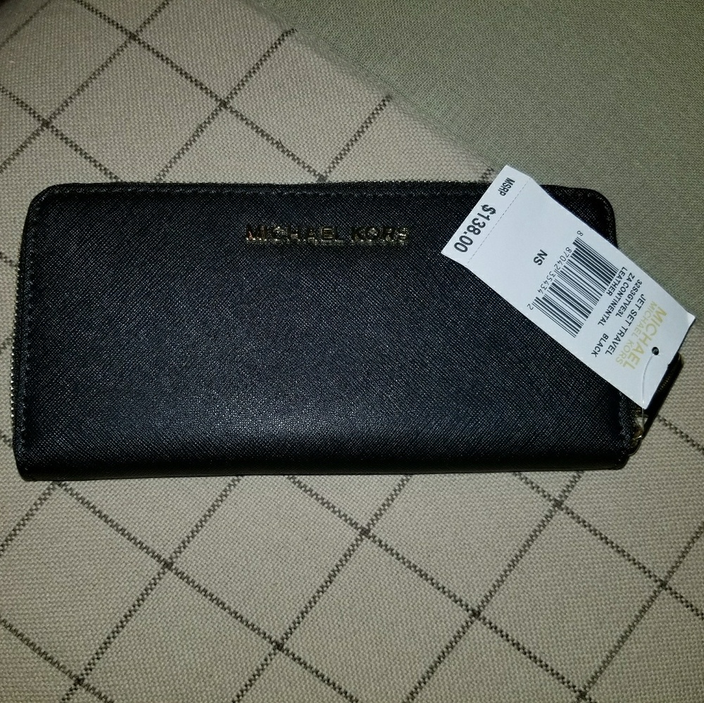 BNWT Michael Kors Jet Set Travel Wallet in Black